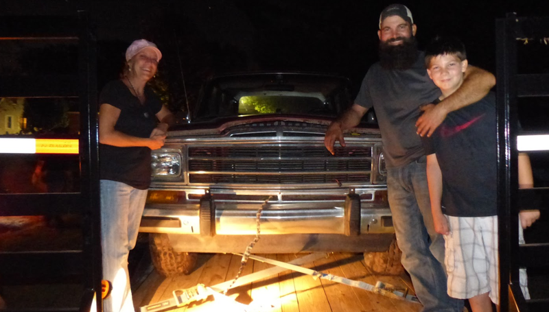 Illustration for article titled This $800 Jeep Grand Wagoneer Hasn't Run In 12 Years And It's My New Off-Road Project